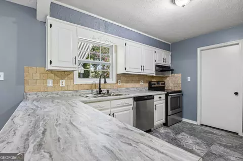 Kitchen - 224 Ryan Rd, Winder, GA 30680 photo 5 of 8