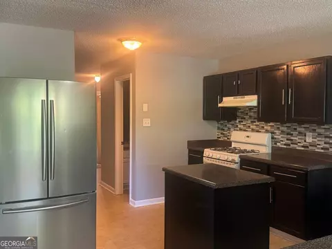 Kitchen - 1026 Misty Meadows Pt, Hampton, GA 30228 photo 4 of 4