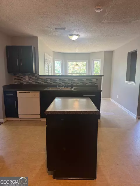 Kitchen - 1026 Misty Meadows Pt, Hampton, GA 30228 photo 3 of 4