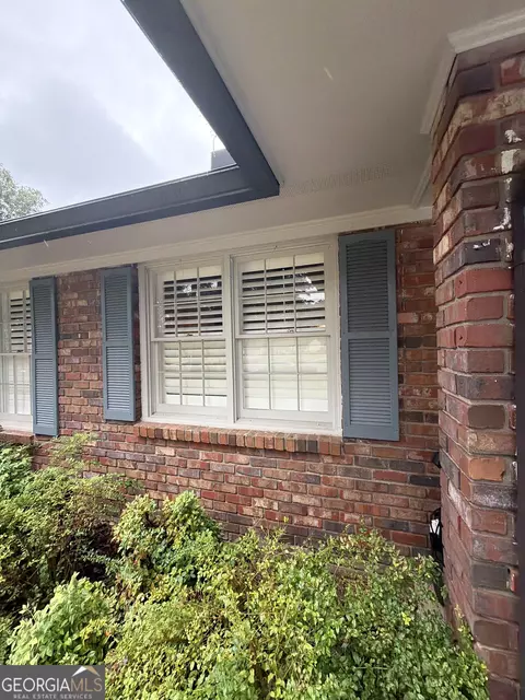 1110 Tuxedo Ct, Roswell, GA 30075