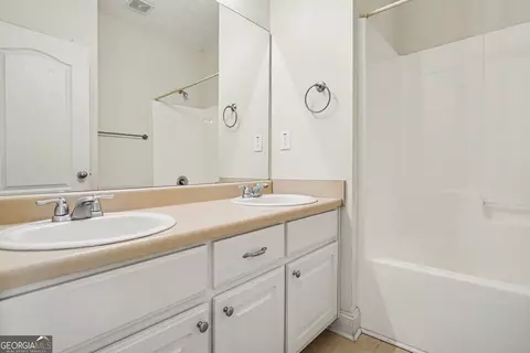 Bath - 70 Austin Dr, Williamson, GA 30292 photo 4 of 4