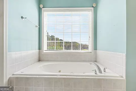 Bath - 70 Austin Dr, Williamson, GA 30292 photo 3 of 4