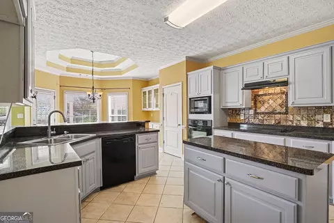 Kitchen - 70 Austin Dr, Williamson, GA 30292 photo 2 of 5