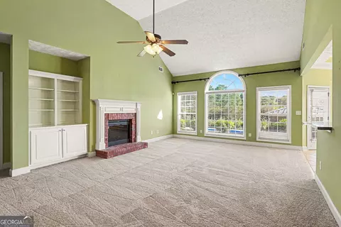 Living - 70 Austin Dr, Williamson, GA 30292 photo 2 of 6