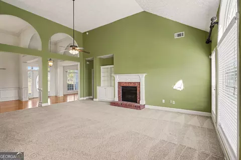Living - 70 Austin Dr, Williamson, GA 30292 photo 4 of 6