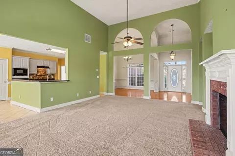 Living - 70 Austin Dr, Williamson, GA 30292 photo 5 of 6