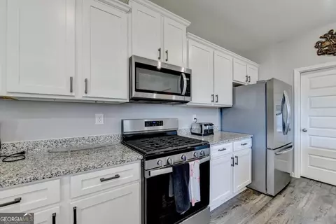 Kitchen - 378 Ralph Still Rd, Dacula, GA 30019 photo 2 of 6