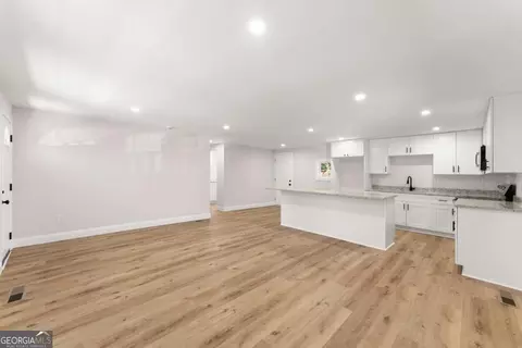 Living - 2411 Bald Eagle Pl, Gainesville, GA 30507 photo 3 of 5