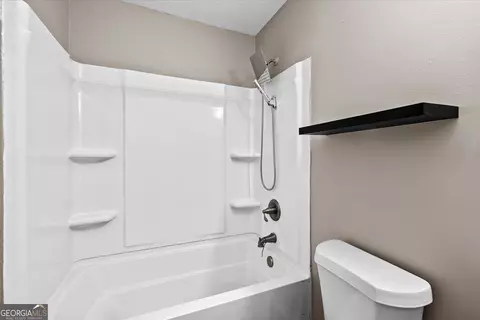 Bath - 30 Pinecrest Dr NW, Rome, GA 30165 photo 2 of 3
