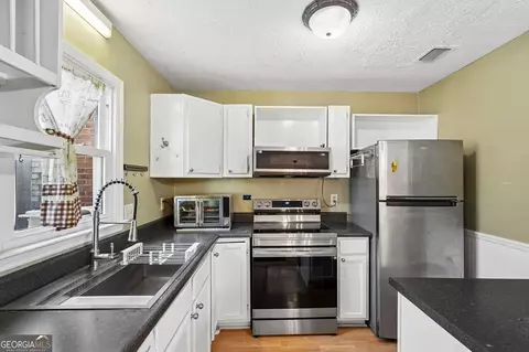 Kitchen - 4156 Darby Way, Duluth, GA 30096 photo 2 of 4