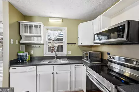 Kitchen - 4156 Darby Way, Duluth, GA 30096 photo 4 of 4