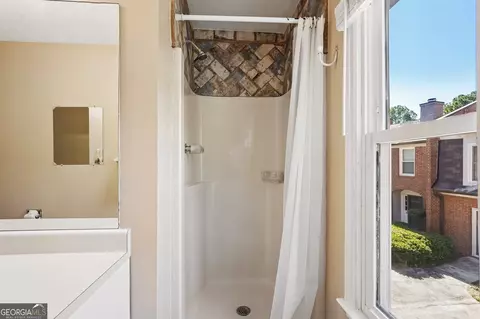 Bath - 4156 Darby Way, Duluth, GA 30096 photo 6 of 6