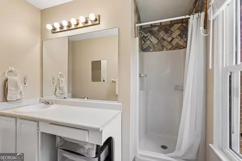 Bath - 4156 Darby Way, Duluth, GA 30096 photo 4 of 6