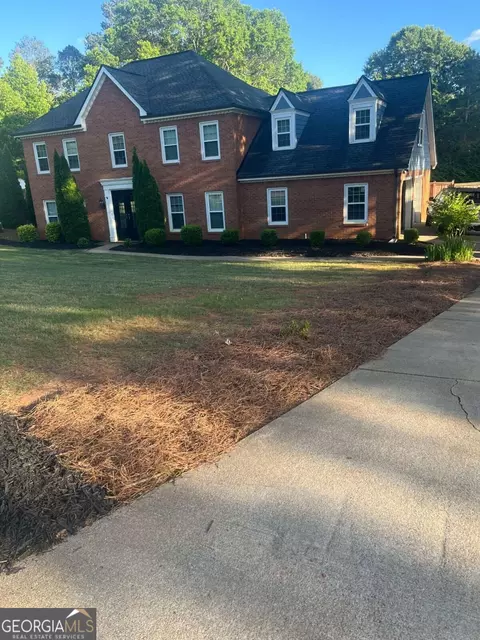 1812 N Chestnut Grove Dr, Marietta, GA 30066