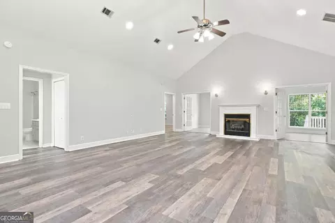 Living - 401 Terrell St, Warner Robins, GA 31088 photo 1 of 3
