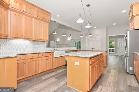 Kitchen - 401 Terrell St, Warner Robins, GA 31088 photo 1 of 3