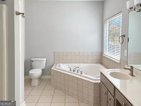 Bath - 401 Terrell St, Warner Robins, GA 31088 photo 2 of 8