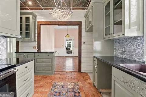 Kitchen - 910 High St, Macon, GA 31201 photo 3 of 4