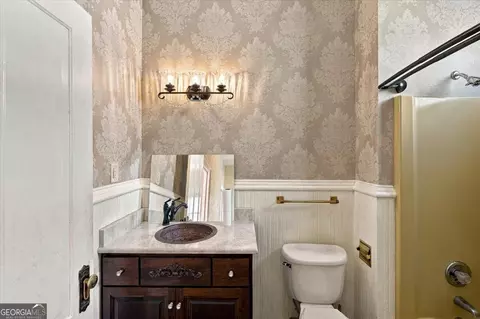 Bath - 910 High St, Macon, GA 31201 photo 2 of 2