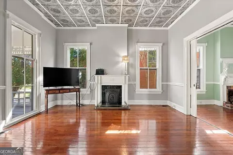 Living - 910 High St, Macon, GA 31201 photo 1 of 3