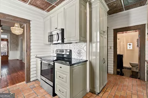 Kitchen - 910 High St, Macon, GA 31201 photo 4 of 4