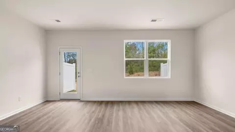 Living - 224 Kenmore Cir, Perry, GA 31069 photo 1 of 2