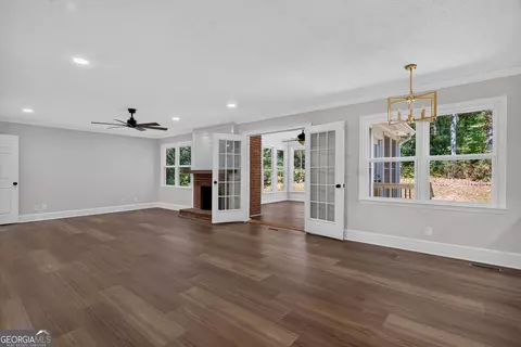 Living - 406 Ashford Cir, Lagrange, GA 30240 photo 2 of 3