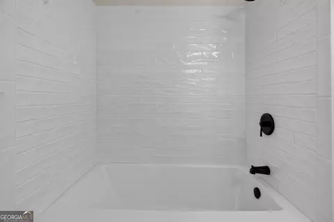 Bath - 406 Ashford Cir, Lagrange, GA 30240 photo 5 of 5
