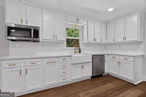 Kitchen - 406 Ashford Cir, Lagrange, GA 30240 photo 1 of 2