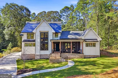 450 Dix Lee On Dr, Fayetteville, GA 30214