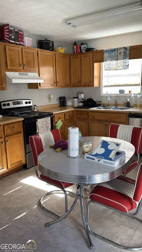 Kitchen - 361363 Rothell Rd, Toccoa, GA 30577 photo 4 of 6