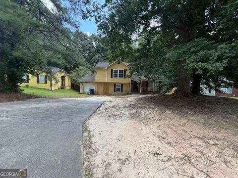 6495 Emerald Pointe Cir, College Park, GA 30349