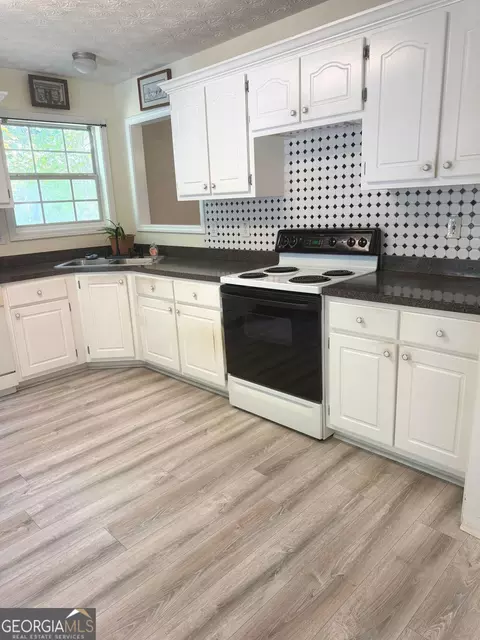 Kitchen - 115 Morningside Dr, Jackson, GA 30233 photo 1 of 4