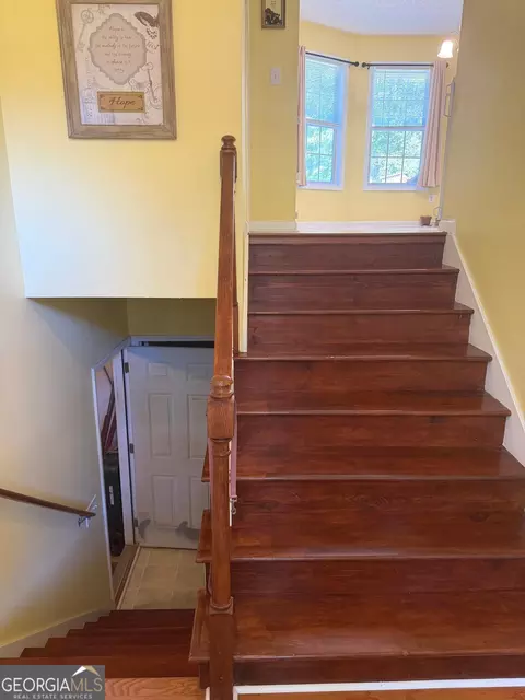 Entry Way - 115 Morningside Dr, Jackson, GA 30233 photo 2 of 2