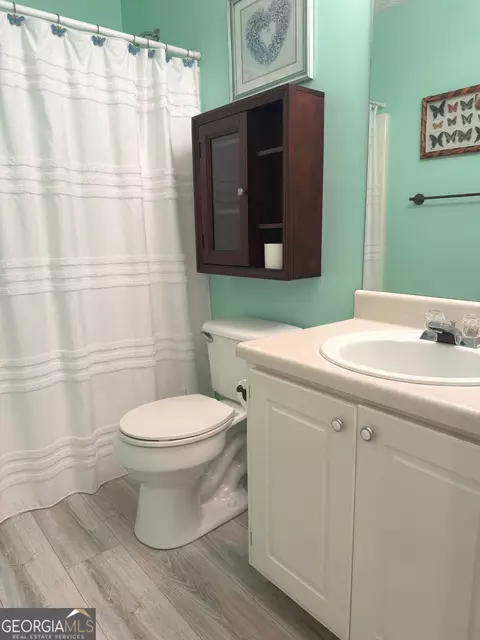 Bath - 115 Morningside Dr, Jackson, GA 30233 photo 3 of 4