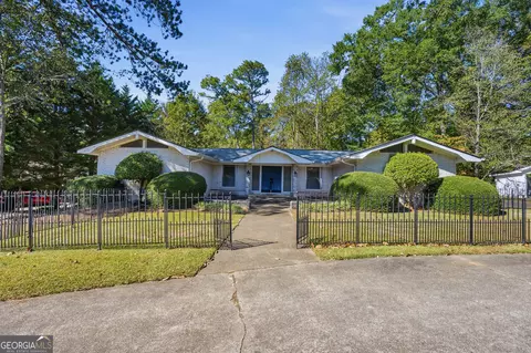 9810 La View Cir, Roswell, GA 30075