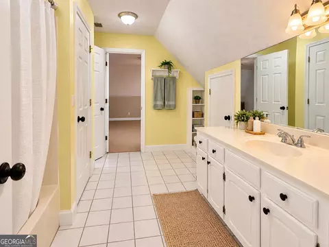 Bath - 24 Whitsel Holw, Comer, GA 30629 photo 3 of 3
