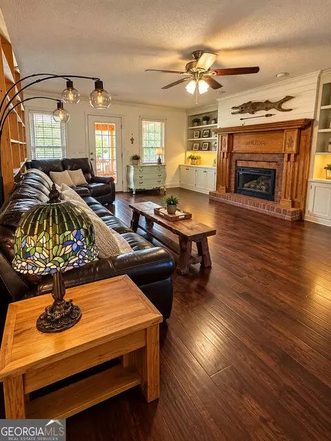 Living - 24 Whitsel Holw, Comer, GA 30629 photo 2 of 3
