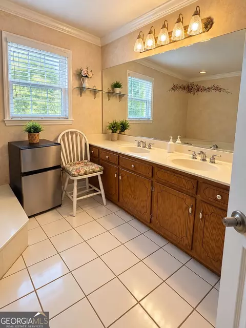 Bath - 24 Whitsel Holw, Comer, GA 30629 photo 1 of 3