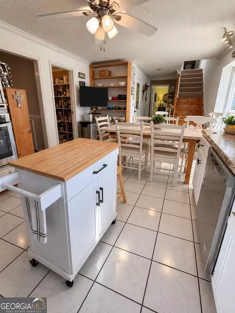 Kitchen - 24 Whitsel Holw, Comer, GA 30629 photo 2 of 4