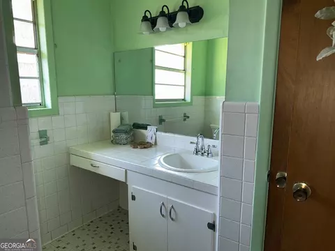 Bath - 21 Pine St, Hazlehurst, GA 31539 photo 1 of 4