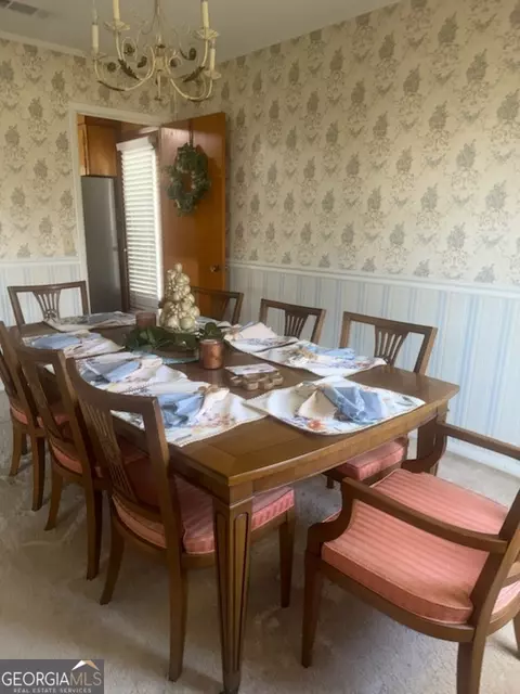 Dining - 21 Pine St, Hazlehurst, GA 31539 photo 4 of 5