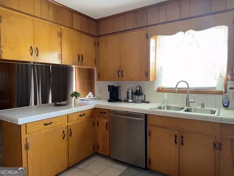 Kitchen - 21 Pine St, Hazlehurst, GA 31539 photo 2 of 3