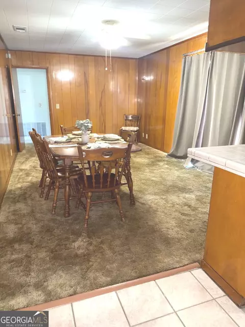Dining - 21 Pine St, Hazlehurst, GA 31539 photo 2 of 5