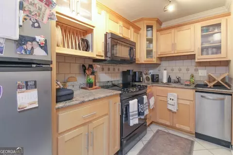 Kitchen - 655 E Campus Rd #9, Athens, GA 30605 photo 2 of 3