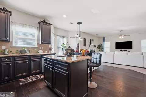 Kitchen - 7538 Bowhead Ct, Fairburn, GA 30213 photo 4 of 4