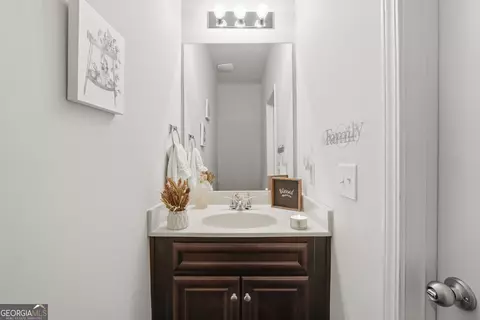 Entry Way - 7538 Bowhead Ct, Fairburn, GA 30213 photo 4 of 5