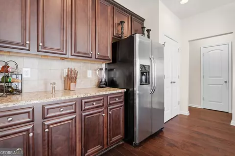 Kitchen - 7538 Bowhead Ct, Fairburn, GA 30213 photo 3 of 4