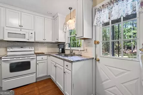 Kitchen - 118 Davis Dr, Macon, GA 31217 photo 1 of 4