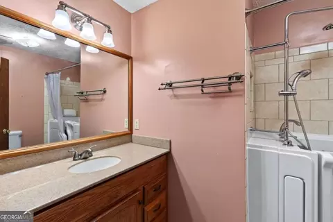 Bath - 118 Davis Dr, Macon, GA 31217 photo 1 of 7